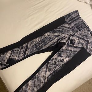 Black & white lululemon crops - hit mid calf